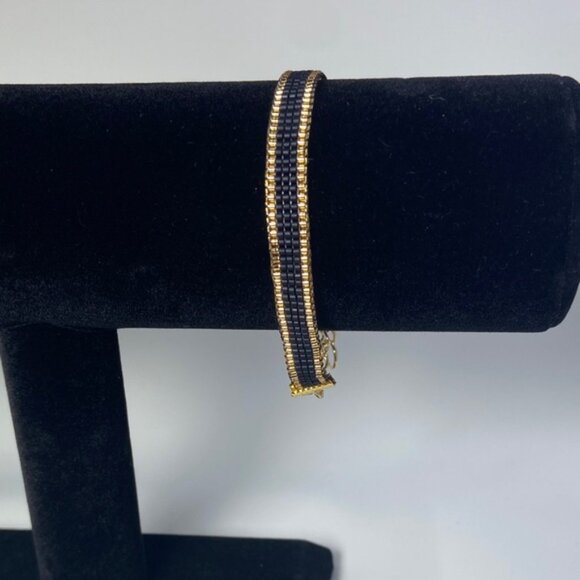 Black and Gold  Stripe loom-beaded bracelet - Picture 2 of 6